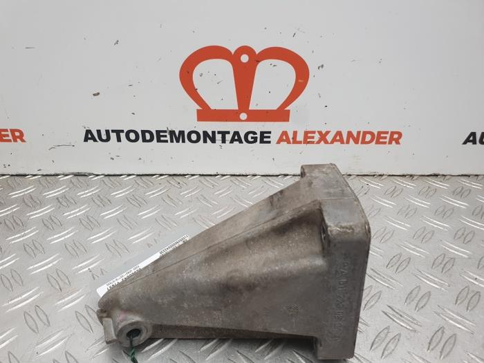 Gebruikte Motorsteun Mercedes E (W211) 2.2 E-200 CDI 16V Prijs op aanvraag aangeboden door Alexander Autodemontage