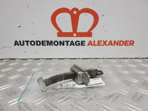 Gebruikte Deurvanger 4Deurs rechts-achter Peugeot 108 1.0 12V Prijs op aanvraag aangeboden door Alexander Autodemontage