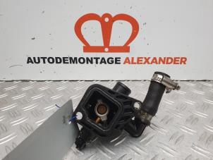 Gebruikte Thermostaathuis Opel Corsa D 1.3 CDTi 16V ecoFLEX Prijs € 9,99 Margeregeling aangeboden door Alexander Autodemontage