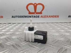 Gebruikte Koplampmotor Renault Clio IV (5R) 0.9 Energy TCE 90 12V Prijs op aanvraag aangeboden door Alexander Autodemontage