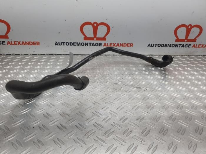 Waterpijp van een Volkswagen Golf VI Variant (AJ5/1KA) 2.0 TDI 16V 2012