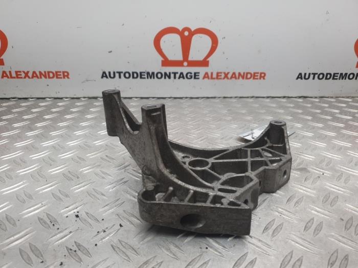 Gebruikte Motorsteun Volkswagen Golf VI Variant (AJ5/1KA) 2.0 TDI 16V Prijs op aanvraag aangeboden door Alexander Autodemontage