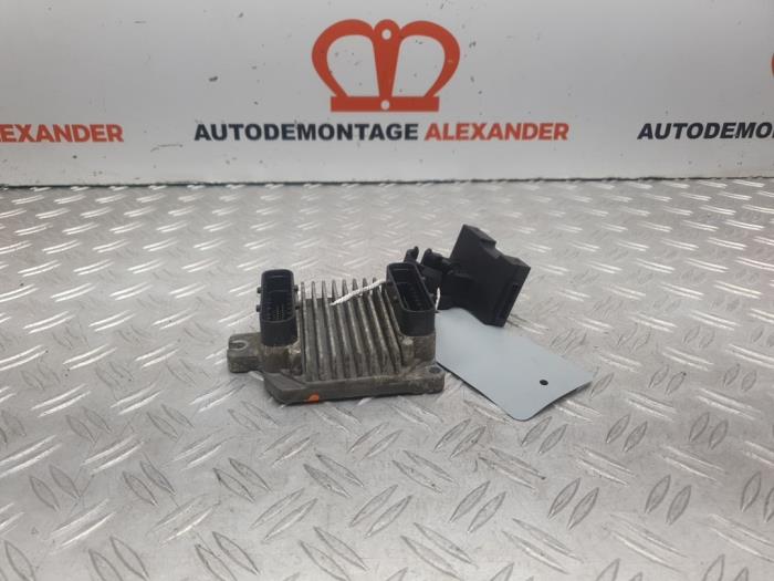 Gebruikte Kontaktslot + computer Opel Zafira (F75) 1.6 16V Prijs op aanvraag aangeboden door Alexander Autodemontage