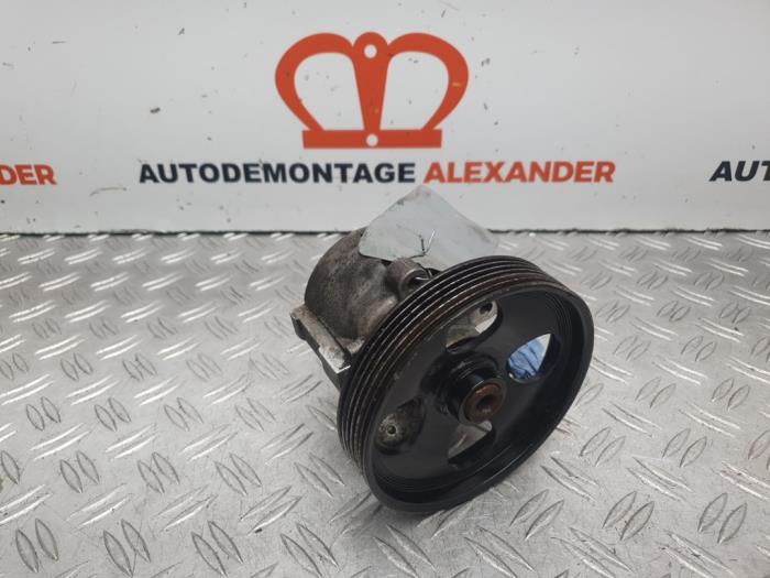 Gebruikte Pomp Servo Opel Vivaro 1.9 DI Prijs € 69,99 Inclusief btw aangeboden door Alexander Autodemontage