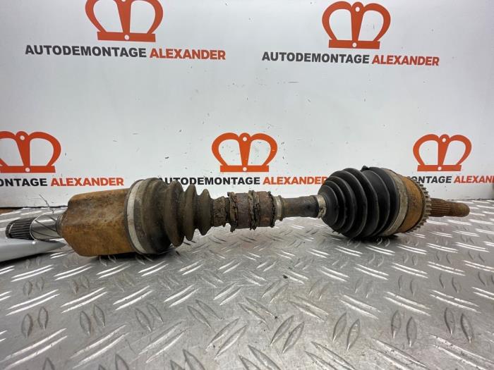 Gebruikte Aandrijfas links-voor Nissan X-Trail (T30) 2.2 dCi 16V 4x2 Prijs € 80,00 Margeregeling aangeboden door Alexander Autodemontage