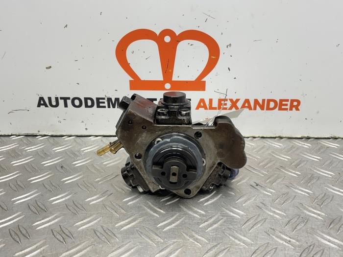 Dieselpomp van een Opel Corsa D 1.3 CDTi 16V ecoFLEX 2011