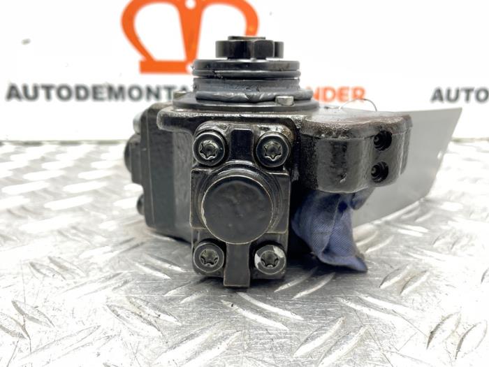 Dieselpomp van een Opel Corsa D 1.3 CDTi 16V ecoFLEX 2011
