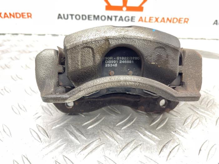 Remklauw (Tang) rechts-voor van een Kia Rio III (UB) 1.2 CVVT 16V 2016