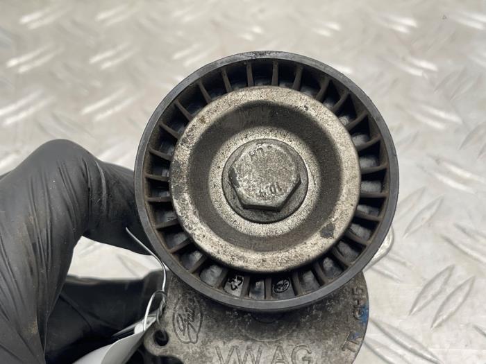 Spanrol Multiriem van een Volkswagen Polo V (6R) 1.4 TDI 12V 75 2015