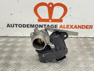 Gebruikte Gasklephuis Peugeot 208 I (CA/CC/CK/CL) 1.0 Vti 12V PureTech Prijs € 35,00 Margeregeling aangeboden door Alexander Autodemontage