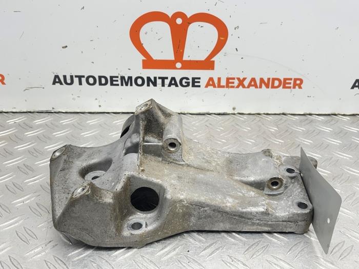 Gebruikte Dynamosteun boven Volkswagen Golf VI (5K1) 1.4 16V Prijs op aanvraag aangeboden door Alexander Autodemontage