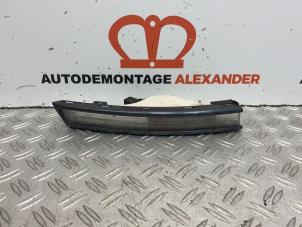 Gebruikte Pinker rechts Volkswagen Passat Variant (3C5) 1.6 TDI 16V Bluemotion Prijs op aanvraag aangeboden door Alexander Autodemontage