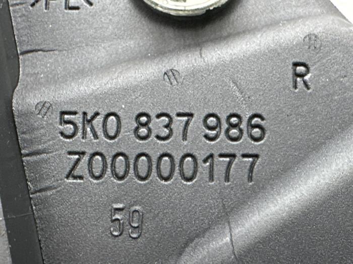 Tweeter van een Volkswagen Golf VI (5K1) 1.6 TDI 16V 2010