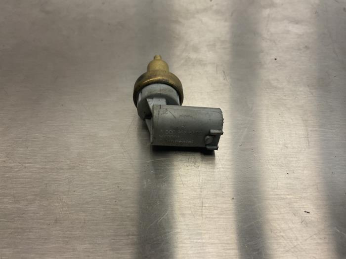 Temperatuursensor Motor van een Mercedes-Benz E (W213) E-220d 2.0 Turbo 16V 2018