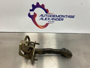 Gebruikte Deurvanger 4Deurs links-voor Volvo S60 I (RS/HV) 2.0 T 20V Prijs € 30,00 Margeregeling aangeboden door Alexander Autodemontage