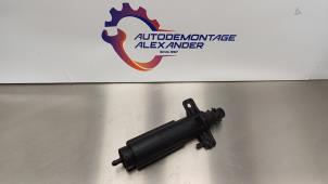 Gebruikte Koplampsproeier pomp Peugeot 3008 I (0U/HU) 1.6 16V THP 155 Prijs € 72,60 Inclusief btw aangeboden door Alexander Autodemontage
