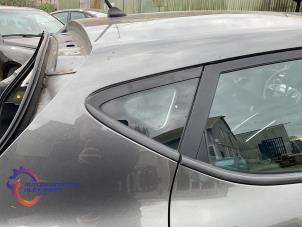 Gebruikte Driehoeks Ruit rechts-achter Ford Fiesta 7 1.5 TDCi 85 Prijs op aanvraag aangeboden door Alexander Autodemontage