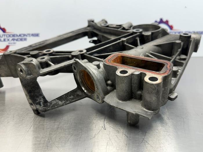 Dynamosteun onder van een Mercedes-Benz C (W205) C-220 2.2 CDI BlueTEC, C-220 d 16V 2016