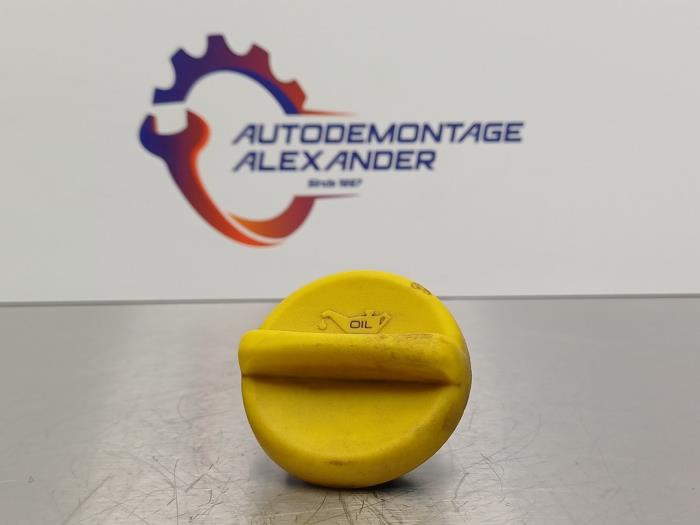 Gebruikte Oliedop Opel Corsa D 1.4 16V Twinport LPG Prijs op aanvraag aangeboden door Alexander Autodemontage