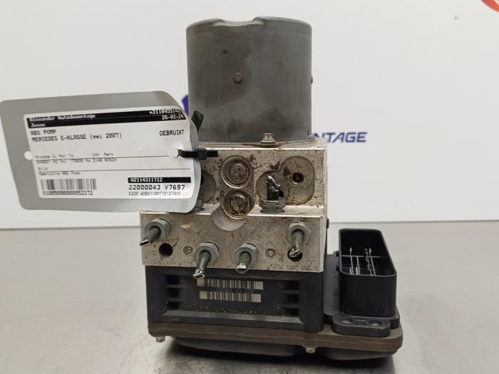 ABS Pomp van een Mercedes-Benz E (W211) 2.2 E-200 CDI 16V 2007
