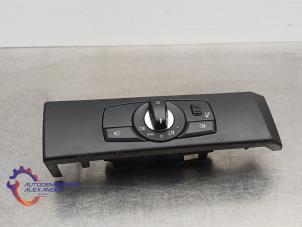 Gebruikte Licht Schakelaar BMW 5 serie (E60) 525i 24V Prijs € 33,06 Margeregeling aangeboden door Alexander Autodemontage