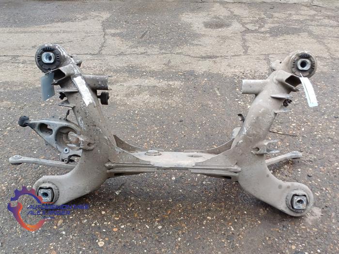 Gebruikte Subframe Mercedes E (W211) 2.2 E-200 CDI 16V Prijs op aanvraag aangeboden door Alexander Autodemontage