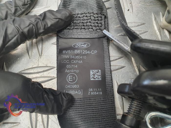 Veiligheidsgordel rechts-voor van een Ford Fiesta 6 (JA8) 1.25 16V 2012