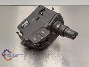 Gebruikte Combischakelaar Stuurkolom Renault Clio III (BR/CR) 1.5 dCi 70 Prijs op aanvraag aangeboden door Alexander Autodemontage