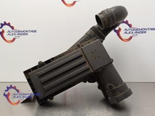 Gebruikte Luchtfilterhuis Volkswagen Passat (3C2) 2.0 TDI 16V 140 Prijs op aanvraag aangeboden door Alexander Autodemontage