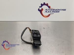 Gebruikte Elektrisch Raam Schakelaar Mercedes C Combi (S203) 2.2 C-200 CDI 16V Prijs op aanvraag aangeboden door Alexander Autodemontage