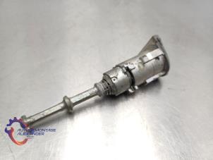 Gebruikte Deurslot Cilinder links Renault Clio III (BR/CR) 1.6 16V Prijs op aanvraag aangeboden door Alexander Autodemontage