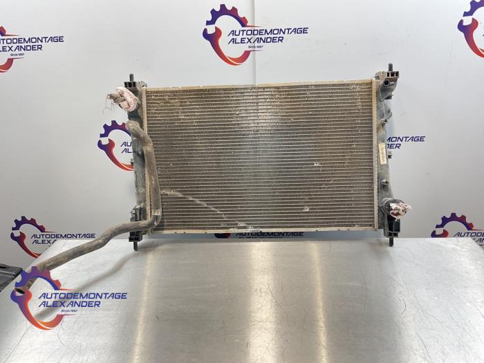 Gebruikte Radiateur Fiat Doblo Cargo (263) 1.3 MJ 16V DPF Euro 5 Prijs € 60,00 Margeregeling aangeboden door Alexander Autodemontage