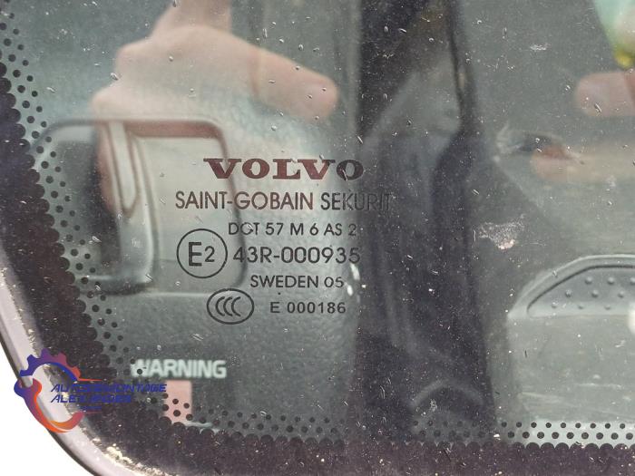 Ruit Extra 4Deurs links-achter van een Volvo XC70 (SZ) XC70 2.4 D5 20V 2005