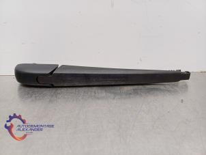 Gebruikte Ruitenwisserarm achter Toyota Yaris III (P13) 1.5 16V Dual VVT-iE Prijs € 20,00 Inclusief btw aangeboden door Alexander Autodemontage