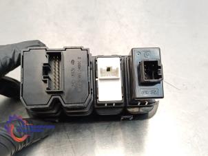 Gebruikte Schakelaar Kia Rio III (UB) 1.2 CVVT 16V Prijs op aanvraag aangeboden door Alexander Autodemontage