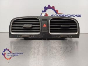 Gebruikte Luchtrooster Dashboard Volkswagen Golf VI (5K1) 1.4 16V Prijs op aanvraag aangeboden door Alexander Autodemontage