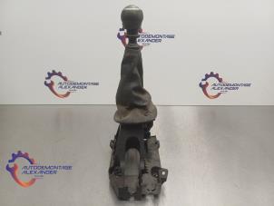 Gebruikte Versnellingspook Toyota Yaris II (P9) 1.0 12V VVT-i Prijs op aanvraag aangeboden door Alexander Autodemontage