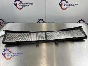 Gebruikte Interieur filterhuis BMW 5 serie (E60) 525i 24V Prijs € 80,00 Margeregeling aangeboden door Alexander Autodemontage