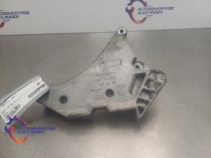 Gebruikte Motorsteun Volkswagen Caddy III (2KA,2KH,2CA,2CH) 1.9 TDI Prijs op aanvraag aangeboden door Alexander Autodemontage