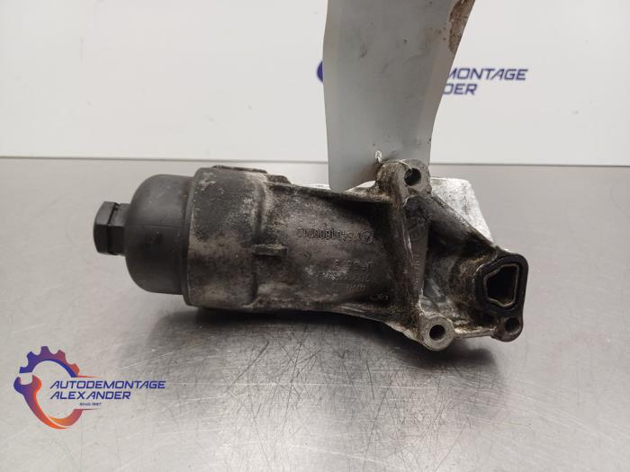 Gebruikte Oliefilterhuis Mercedes B (W245) 2.0 B-180 CDI 16V Prijs € 24,99 Margeregeling aangeboden door Alexander Autodemontage