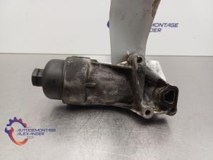 Gebruikte Oliefilterhuis Mercedes B (W245) 2.0 B-180 CDI 16V Prijs € 24,99 Margeregeling aangeboden door Alexander Autodemontage