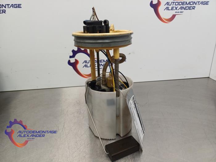Gebruikte Tank element Pomp Volkswagen Polo V (6R) 1.6 TDI 16V 105 Prijs € 9,99 Margeregeling aangeboden door Alexander Autodemontage