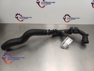 Gebruikte Intercooler Buis Opel Movano (4A1; 4A2; 4B2; 4B3; 4C2; 4C3) 2.5 CDTI 16V DPF Prijs op aanvraag aangeboden door Alexander Autodemontage