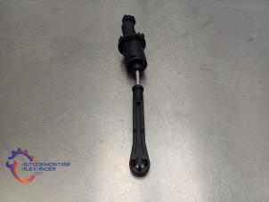 Gebruikte Koppeling Hoofd Cilinder Peugeot 5008 I (0A/0E) 1.6 THP 16V Prijs op aanvraag aangeboden door Alexander Autodemontage