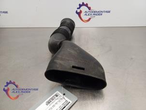 Gebruikte Luchtgeleider Mercedes CLK (C209) 2.6 240 V6 18V Prijs op aanvraag aangeboden door Alexander Autodemontage