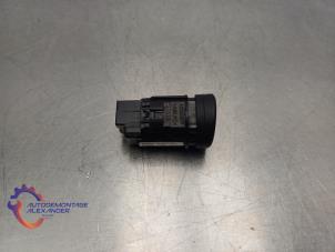 Gebruikte Start/Stop schakelaar Skoda Octavia Combi (5EAC) 1.6 TDI Greenline 16V Prijs € 25,00 Inclusief btw aangeboden door Alexander Autodemontage