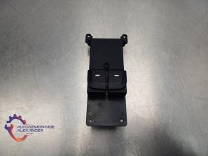 Gebruikte Ruit schakelaar elektrisch Hyundai i10 (B5) 1.0 12V Prijs op aanvraag aangeboden door Alexander Autodemontage