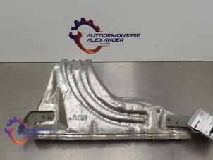 Gebruikte Hitteschild uitlaat Mercedes E (W213) E-200 2.0 Turbo 16V 4-Matic Prijs op aanvraag aangeboden door Alexander Autodemontage