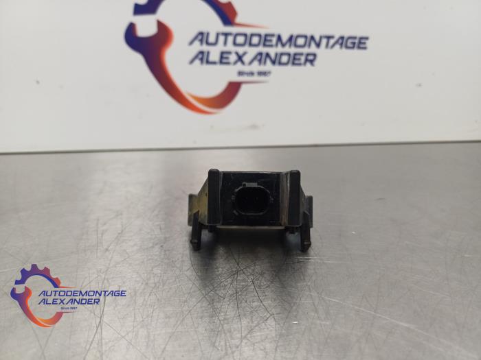 Gebruikte Airbag Sensor Toyota Yaris II (P9) 1.0 12V VVT-i Prijs op aanvraag aangeboden door Alexander Autodemontage