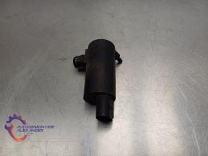 Gebruikte Ruitensproeierpomp voor Toyota Yaris II (P9) 1.0 12V VVT-i Prijs op aanvraag aangeboden door Alexander Autodemontage